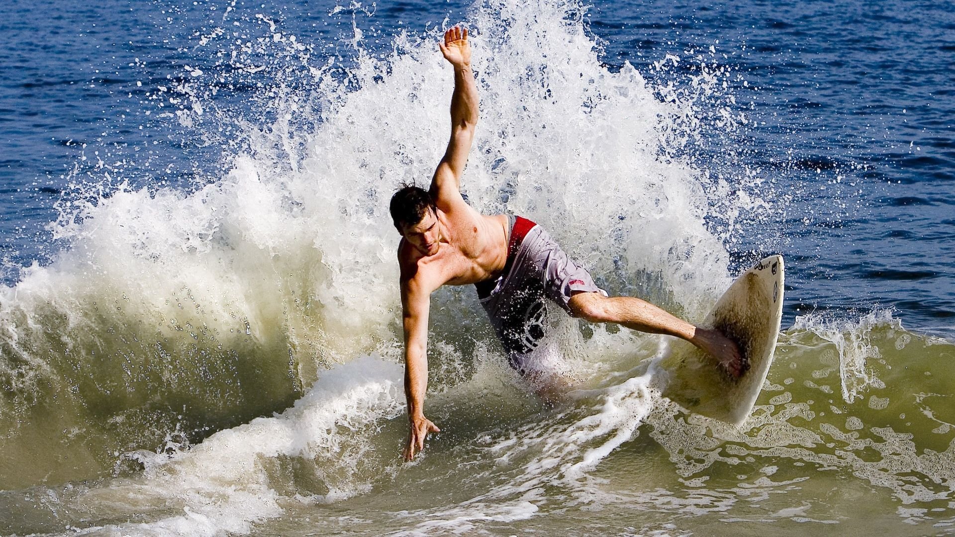 开云平台-德甲球队高强度对抗中体能消耗与失误关系研究，德甲身体对抗多吗