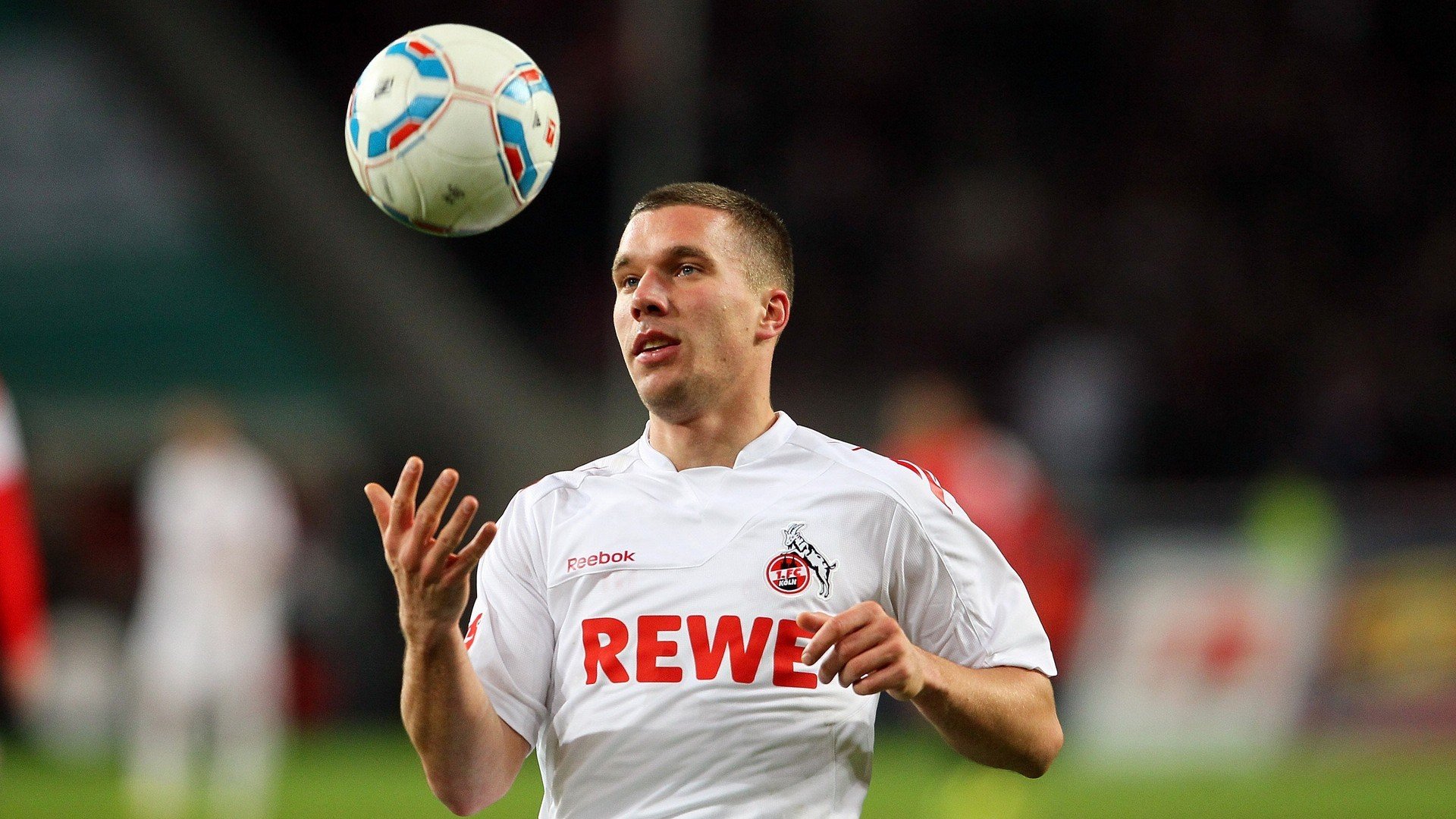 德甲球队引入AI驱动的战术重组系统实现攻守即时切换,德甲重启最新消息